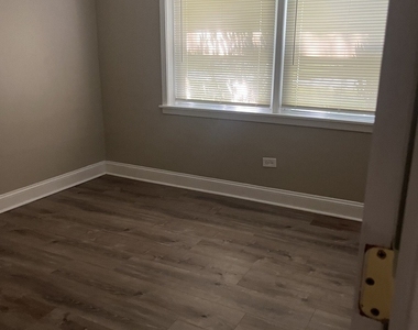 10917 Lloyd Drive - Photo Thumbnail 7