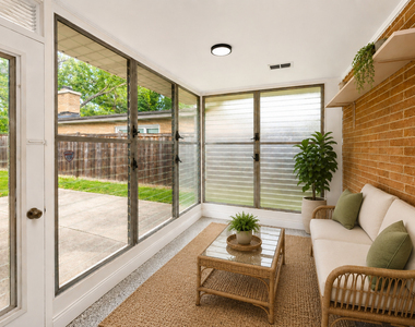 408 S Albert Street - Photo Thumbnail 8