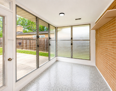 408 S Albert Street - Photo Thumbnail 15