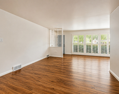 408 S Albert Street - Photo Thumbnail 13