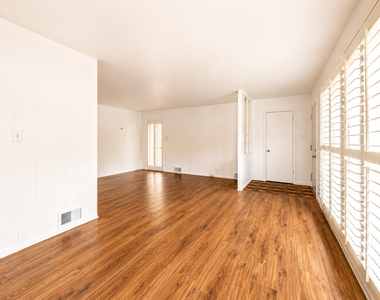408 S Albert Street - Photo Thumbnail 12