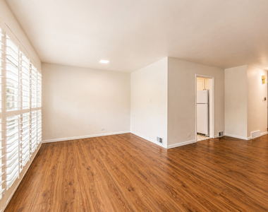 408 S Albert Street - Photo Thumbnail 11