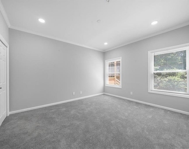 5399 Northland Drive Ne - Photo Thumbnail 4