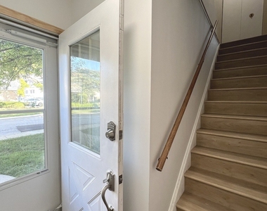 341 Jefferson Court - Photo Thumbnail 9
