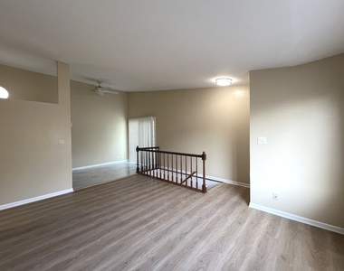 341 Jefferson Court - Photo Thumbnail 3