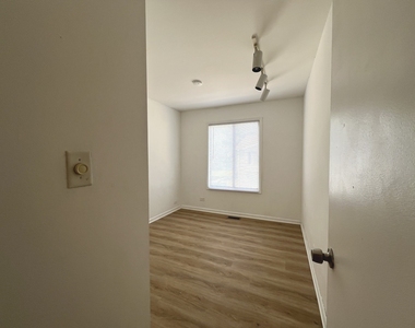341 Jefferson Court - Photo Thumbnail 12