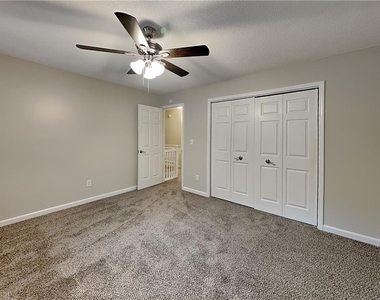 328 Abbington Lane - Photo Thumbnail 10
