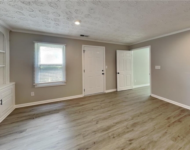 1100 Lake Drive - Photo Thumbnail 18