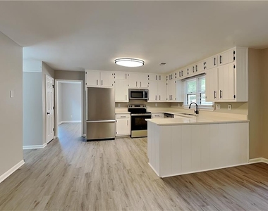 1100 Lake Drive - Photo Thumbnail 3