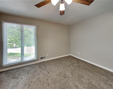 1100 Lake Drive - Photo Thumbnail 16