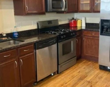 4810 N Avers Avenue - Photo Thumbnail 3