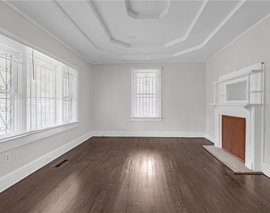660 Queen Street Sw - Photo Thumbnail 4