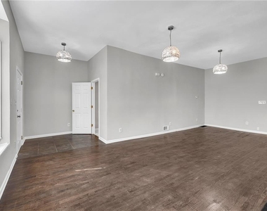 660 Queen Street Sw - Photo Thumbnail 23