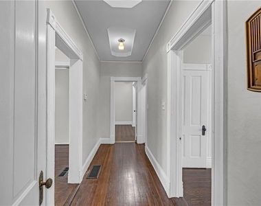 660 Queen Street Sw - Photo Thumbnail 7