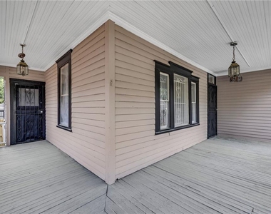 660 Queen Street Sw - Photo Thumbnail 2
