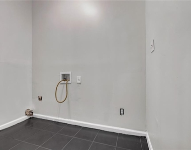 660 Queen Street Sw - Photo Thumbnail 16