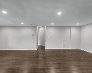 660 Queen Street Sw - Photo Thumbnail 31