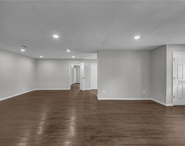 660 Queen Street Sw - Photo Thumbnail 32