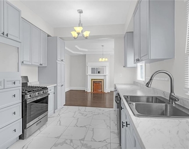 660 Queen Street Sw - Photo Thumbnail 15