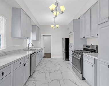 660 Queen Street Sw - Photo Thumbnail 12