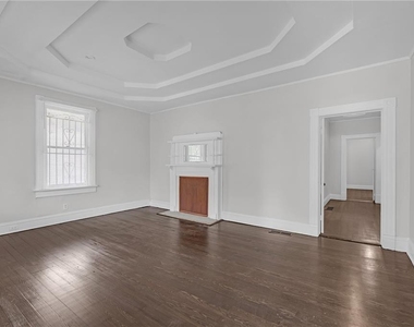 660 Queen Street Sw - Photo Thumbnail 3