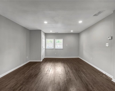660 Queen Street Sw - Photo Thumbnail 34