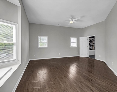 660 Queen Street Sw - Photo Thumbnail 46