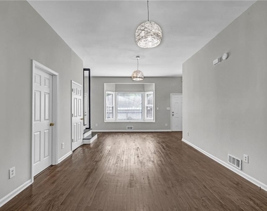 660 Queen Street Sw - Photo Thumbnail 20