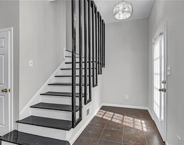 660 Queen Street Sw - Photo Thumbnail 22