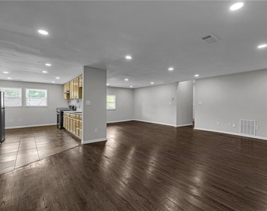 660 Queen Street Sw - Photo Thumbnail 33