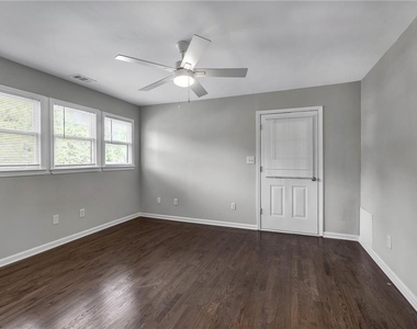 660 Queen Street Sw - Photo Thumbnail 39