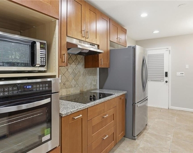 4411 Langdon Drive - Photo Thumbnail 7