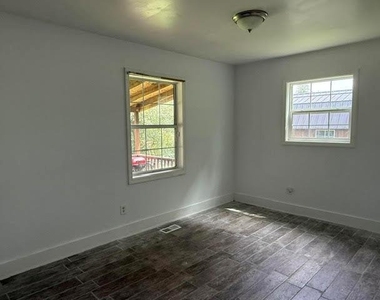 210 W James Circle - Photo Thumbnail 8