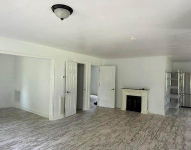 210 W James Circle - Photo Thumbnail 3