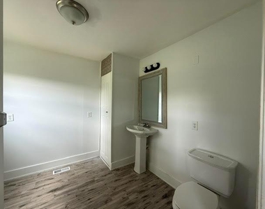 210 W James Circle - Photo Thumbnail 9