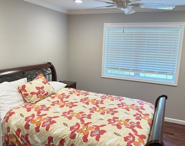 3002 Meadowbrook Court - Photo Thumbnail 9