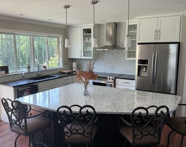 3002 Meadowbrook Court - Photo Thumbnail 4