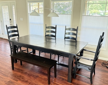 3002 Meadowbrook Court - Photo Thumbnail 5