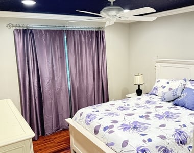 3002 Meadowbrook Court - Photo Thumbnail 10