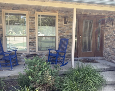 3002 Meadowbrook Court - Photo Thumbnail 3