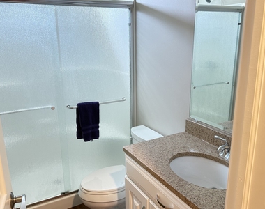 3002 Meadowbrook Court - Photo Thumbnail 13