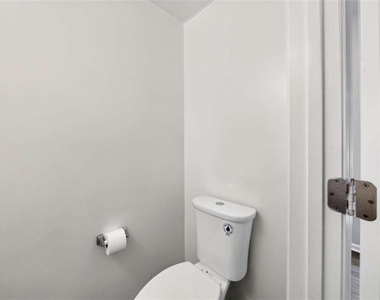 4852 Tangerine Circle - Photo Thumbnail 12