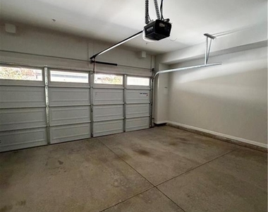1037 Burnside Place Nw - Photo Thumbnail 40