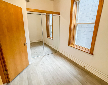 2152 W Division Street - Photo Thumbnail 6