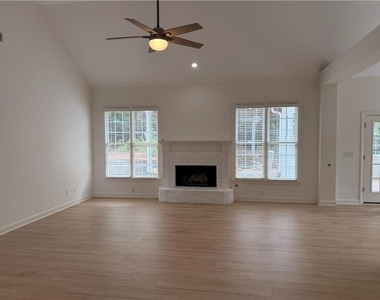 325 North Court - Photo Thumbnail 3