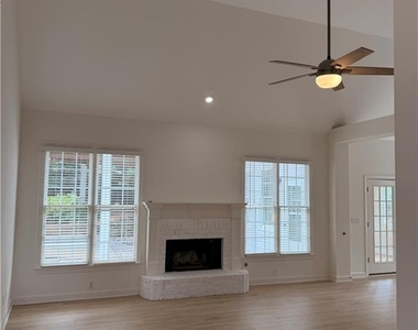 325 North Court - Photo Thumbnail 2