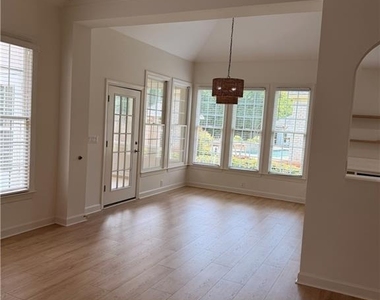 325 North Court - Photo Thumbnail 5