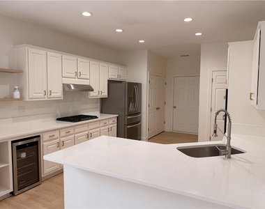 325 North Court - Photo Thumbnail 6