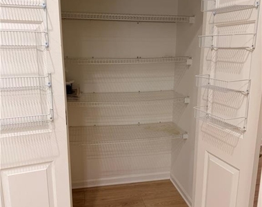 325 North Court - Photo Thumbnail 9