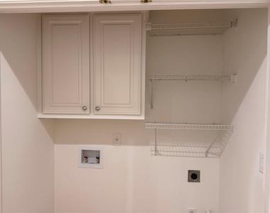 325 North Court - Photo Thumbnail 10
